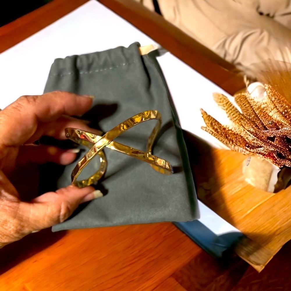 GOLD BRACELET FROM ROCKSBOX